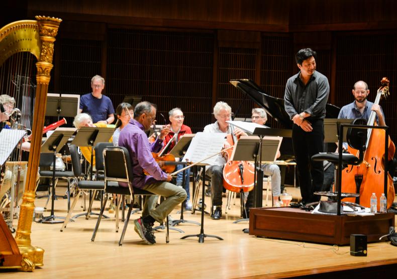 Jerry Hou, Conductor with Ensemble Modern