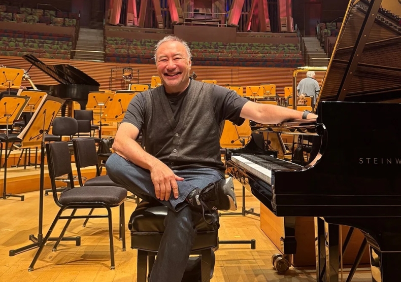 Jon Kimura Parker in rehearsal with LA Phil