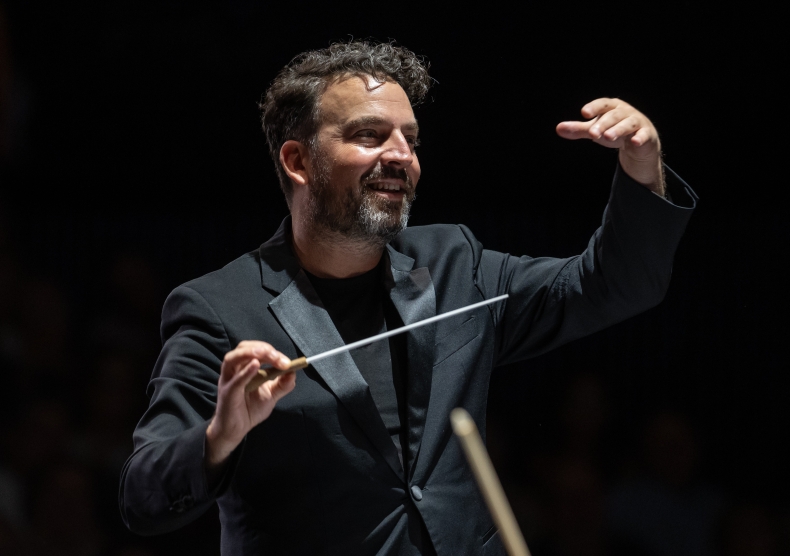 James Gaffigan Conducting