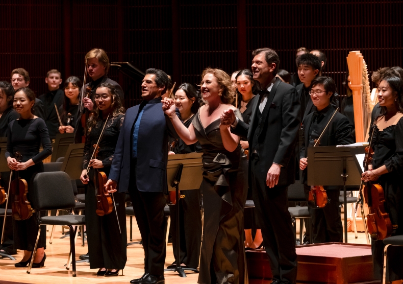 Miguel Harth-Bedoya, Sasha Cooke, Pierre Jalbert smile with the Shepherd School Symphony Orchestra for a bow