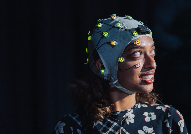 Pianist Chelsea DeSouza wearing a MoBI cap