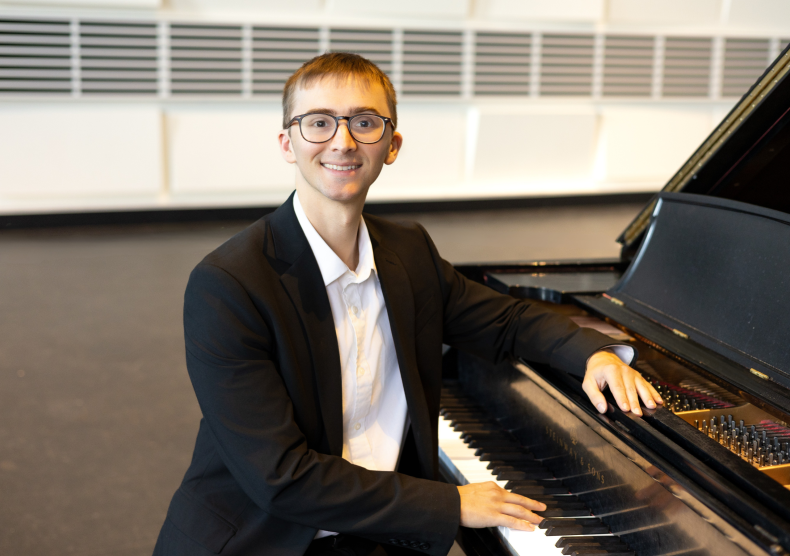 Headshot of Alex Munger