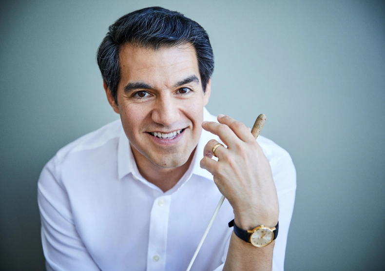 Headshot of Miguel Harth-Bedoya