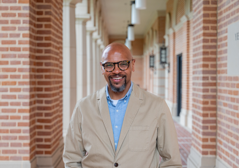 Headshot of Geoffrey Scott